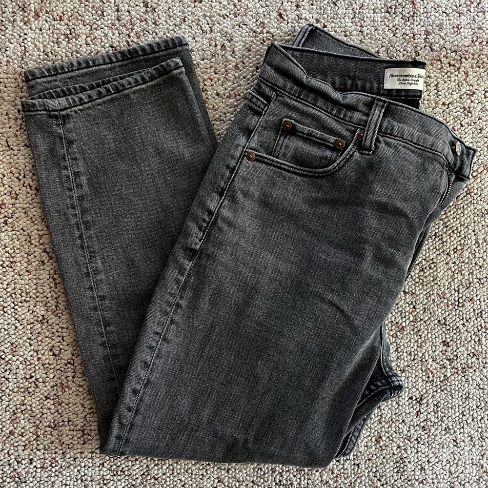 Abercrombie & Fitch Ultra High Rise Straight Ankle Jeans - Picture 3 of 4